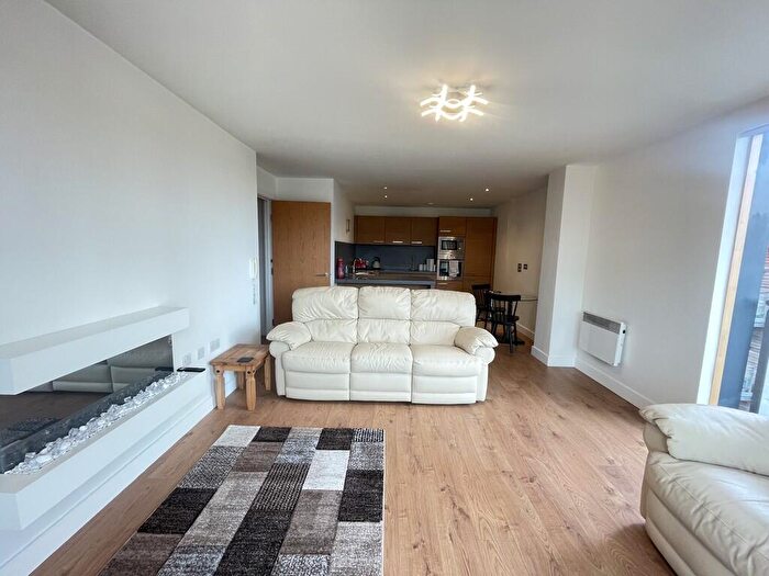 2 Bedroom Apartment To Rent In Vallea Court, Redbank, M4