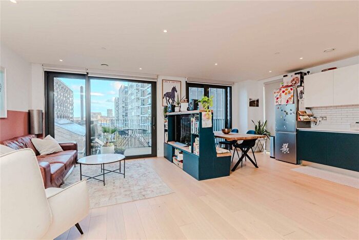 3 Bedroom Flat For Sale In Major Draper Street, Woolwich, SE18