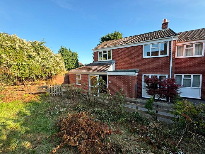 3 Bedroom Semi-Detached House To Rent In Devonshire Close, Newbold, Chesterfield, S41