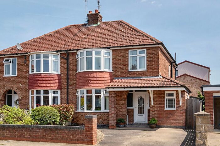3 Bedroom Semi Detached House For Sale In Penyghent Avenue, York, YO31