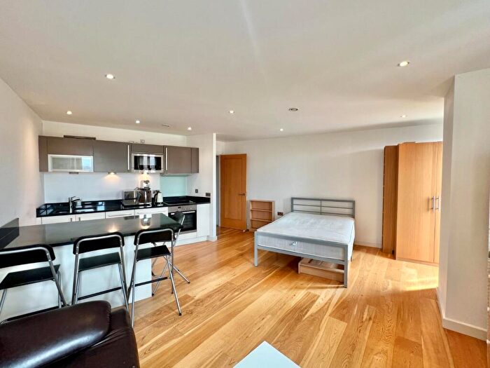 Flat To Rent In Candle House, Wharf Approach, Leeds, LS1