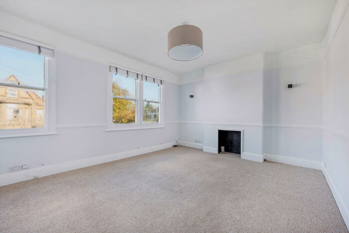 2 Bedroom Flat To Rent In Sistova Road, London, SW12