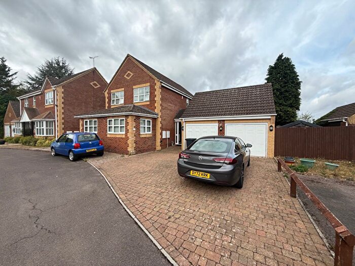 4 Bedroom Property To Rent In Poynters Road Old Dairy Court, Dunstable, LU5