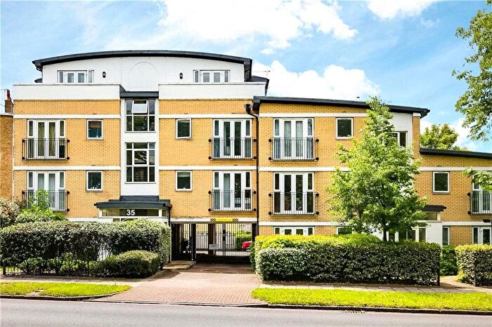 2 Bedroom Flat For Sale In Poynders Road, Balham, SW4