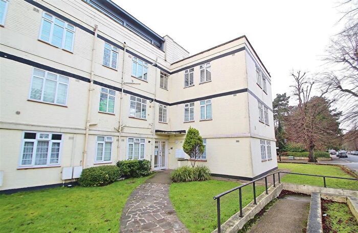 3 Bedroom Flat To Rent In Thornbury Court, Church Road, TW7