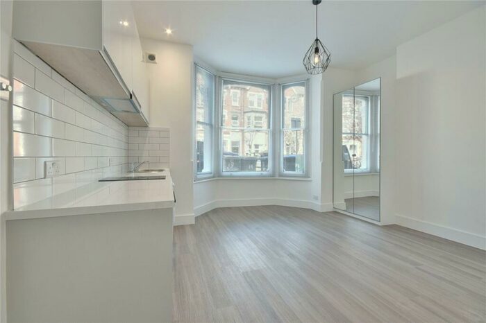 Studio To Rent In Buckley Road, Brondesbury, NW6