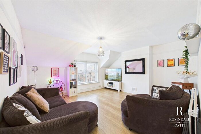 2 Bedroom Flat For Sale In Queens Road, Wallington, SM6