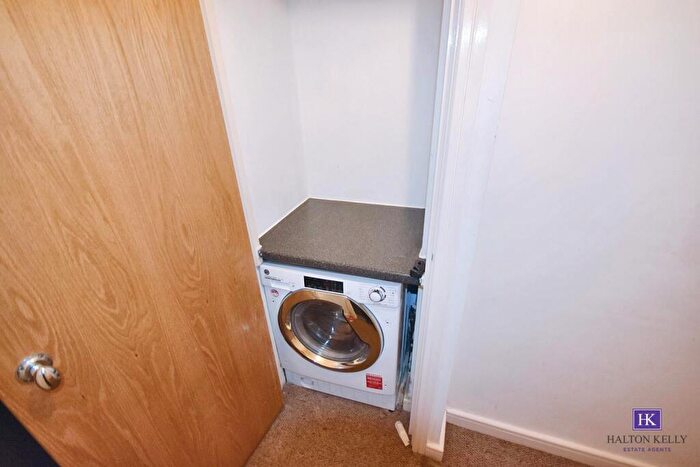 1 Bedroom Flat To Rent In The Waterfront, Manchester, M11