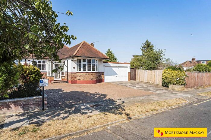 2 Bedroom Semi-Detached Bungalow For Sale In Cranleigh Gardens, London, N21