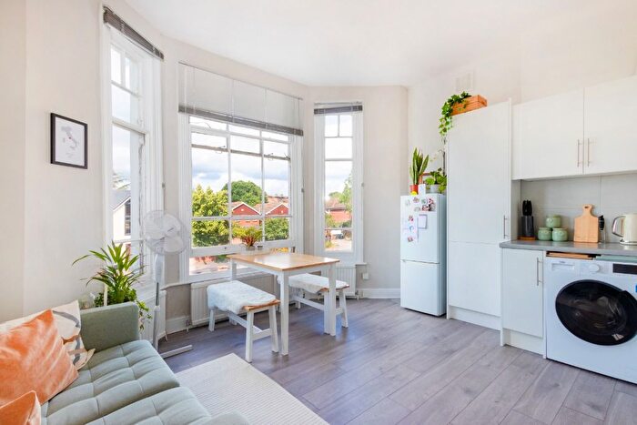 1 Bedroom Flat For Sale In Grand Drive, London, SW20