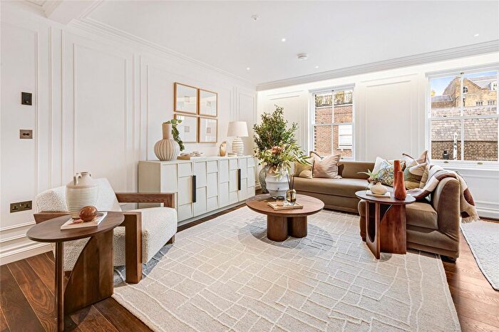 3 Bedroom Flat To Rent In Charles Street, Mayfair, London, W1J