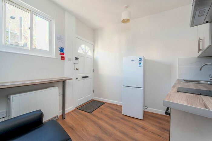 1 Bedroom Studio To Rent In Uxbridge Road, Shepherd's Bush, London, W12