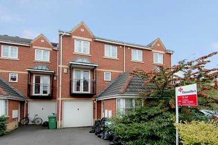 4 Bedroom Town House To Rent In Troy Close, Headington, OX3