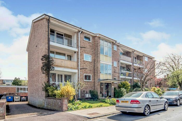 2 Bedroom Flat To Rent In St Michaels Court, St Michaels Road, MK40