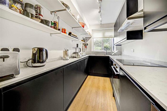 2 Bedroom Flat For Sale In Angell Road, Brixton, SW9