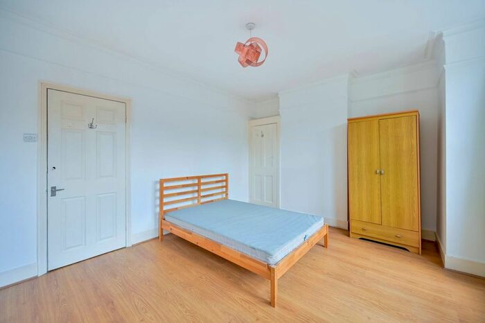 3 Bedroom Terraced House To Rent In Park Villas, Tooting, London, SW17