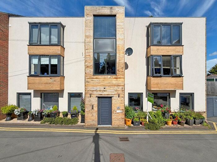 2 Bedroom Flat For Sale In Back Dragon Parade, Harrogate, HG1