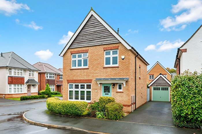 3 Bedroom Detached House For Sale In Cosgrove Close, Worsley, M28