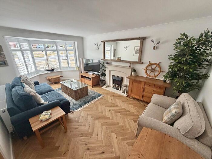 3 Bedroom Detached House For Sale In Twin Oaks Close, Broadstone, BH18 - Photo 4