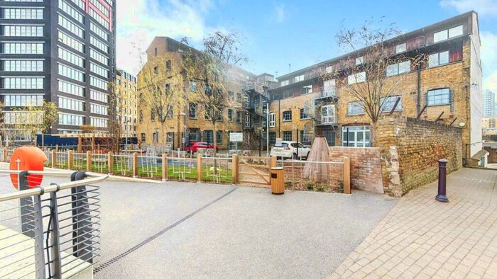 2 Bedroom Duplex For Sale In Orchard Place, London, E14