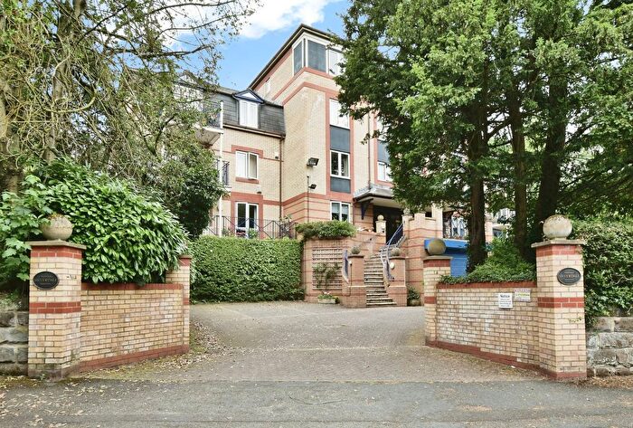 2 Bedroom Flat For Sale In Racefield Road, Altrincham, WA14
