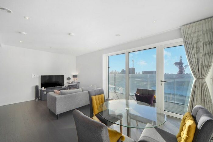 2 Bedroom Flat To Rent In Glasshouse Gardens, London, E20