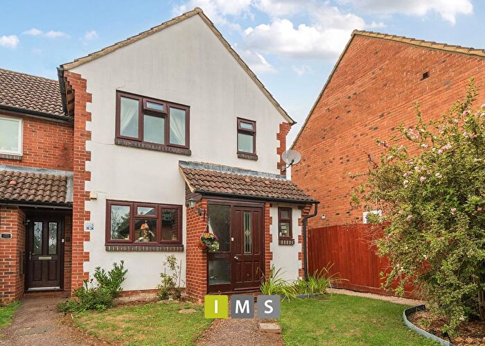 3 Bedroom End Of Terrace House For Sale In The Glades, Launton, OX26