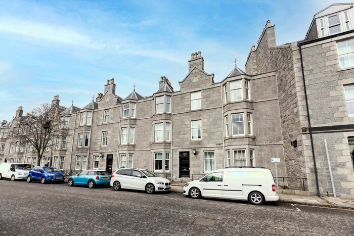 3 Bedroom Flat To Rent In Flat, Whitehall Place, Aberdeen, AB25