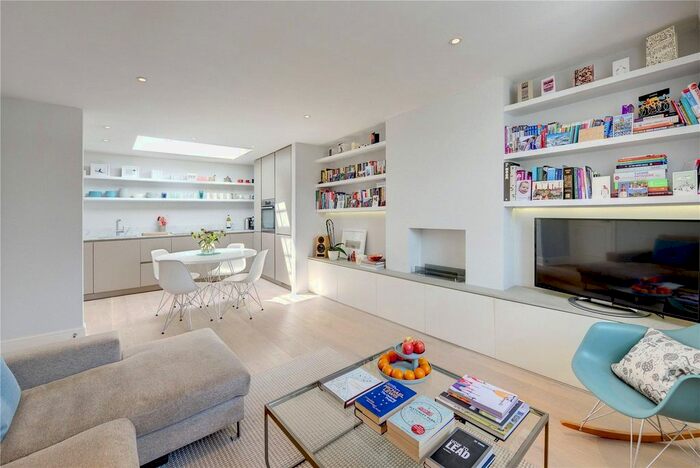 2 Bedroom Flat To Rent In Clanricarde Gardens, London, W2