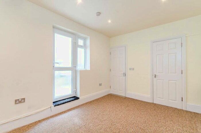 Studio To Rent In Brighton Road, Surbiton, KT6