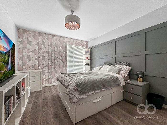 2 Bedroom Flat For Sale In Colliford Road, West Thurrock, Grays, RM20