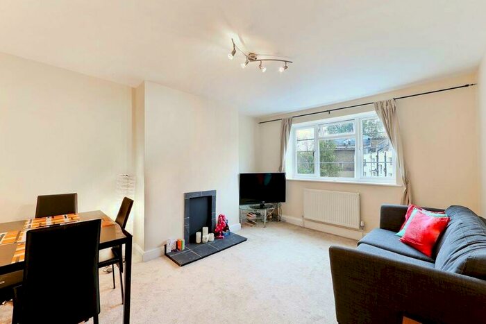 2 Bedroom Flat To Rent In Kenneth Court, Kennington Road, Kennington, SE11