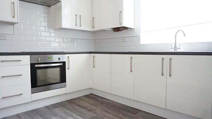 2 Bedroom Flat To Rent In Flat, Albany Street, Hull, HU3