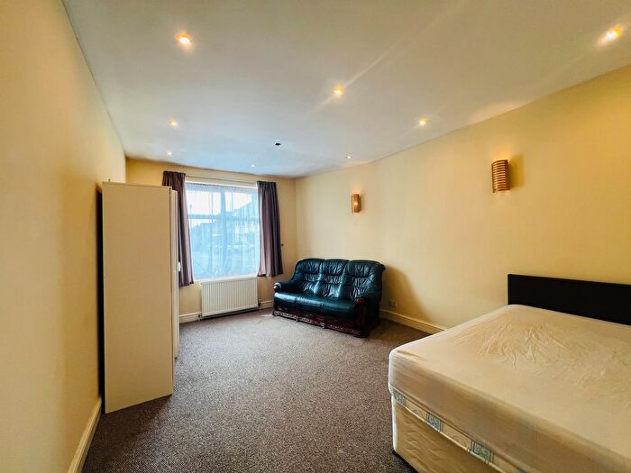 Studio To Rent In Redbridge Lane East, Ilford, IG4