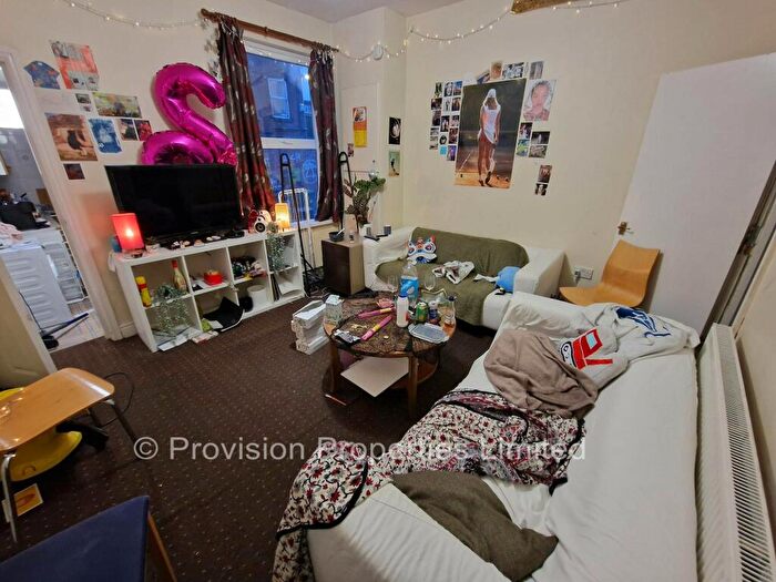 5 Bedroom Terraced House To Rent In Hessle View, Hyde Park, Leeds, LS6