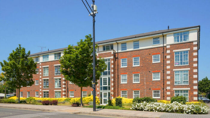 2 Bedroom Flat For Sale In Flat Cornwallis Road, London, SE18