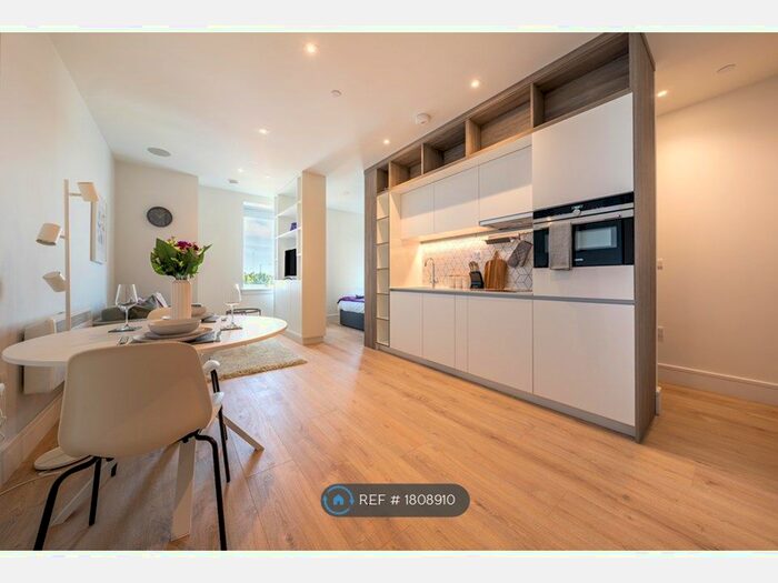 1 Bedroom Flat To Rent In Voyager House, Feltham, TW14