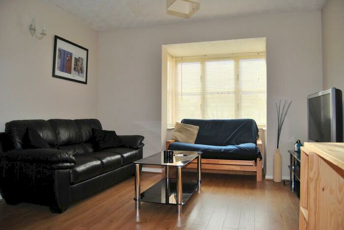 1 Bedroom Flat To Rent In Medesenge Way, Palmers Green, London, N13