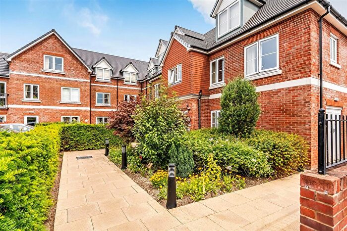 1 Bedroom Property For Sale In Leatherhead Road, Ashtead, KT21