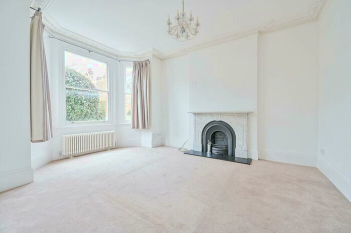 5 Bedroom Semi-Detached House To Rent In Winterbrook Road, Herne Hill, London, SE24