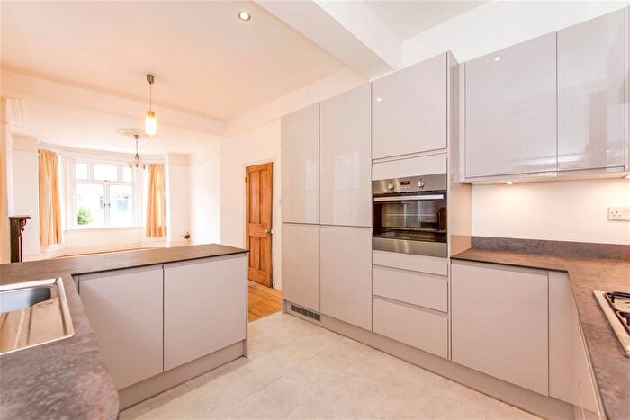 5 Bedroom Detached House To Rent In Holmes Road, Twickenham, TW1