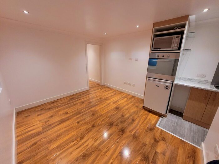1 Bedroom Flat To Rent In Hatton Avenue, Slough SL2
