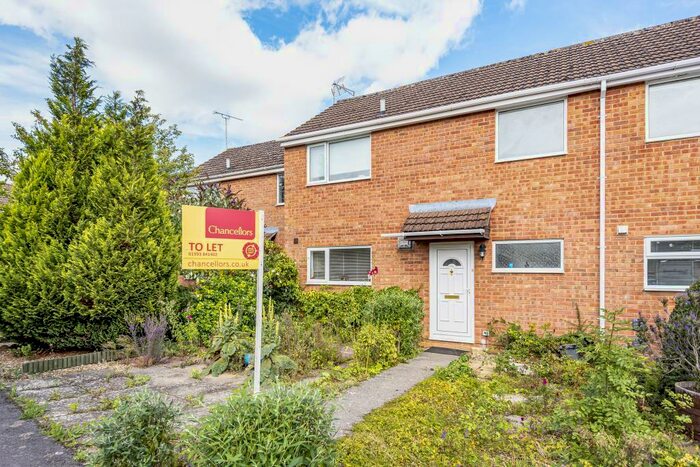 2 Bedroom Terraced House To Rent In Queens Road, Carterton, OX18