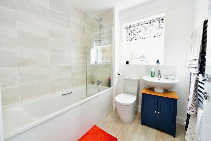 3 Bedroom Semi-Detached House For Sale In Whiteley Field Lane, Sheffield, S6