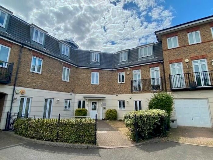 1 Bedroom Flat To Rent In Elizabeth Gardens, Isleworth, TW7
