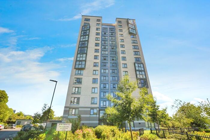 2 Bedroom Flat For Sale In The Cedars, Park Road, Cruddas Park, Newcastle Upon Tyne, NE4
