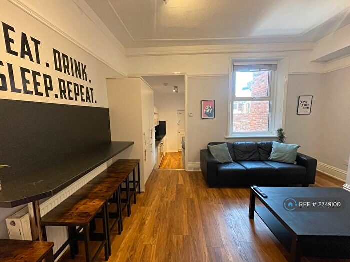 6 Bedroom Terraced House To Rent In Oxnam Crescent, Newcastle Upon Tyne, NE2