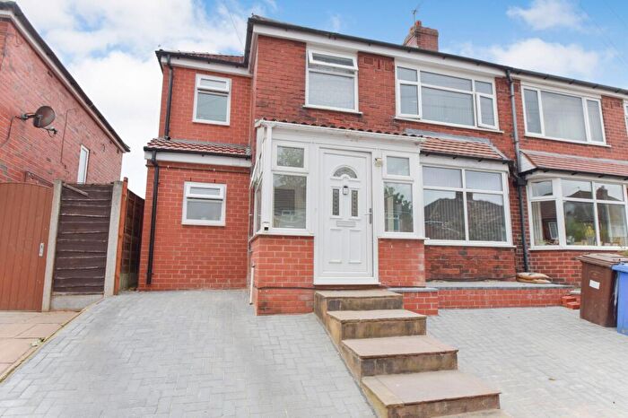 4 Bedroom Semi Detached House For Sale In Apollo Avenue, Bury, BL9