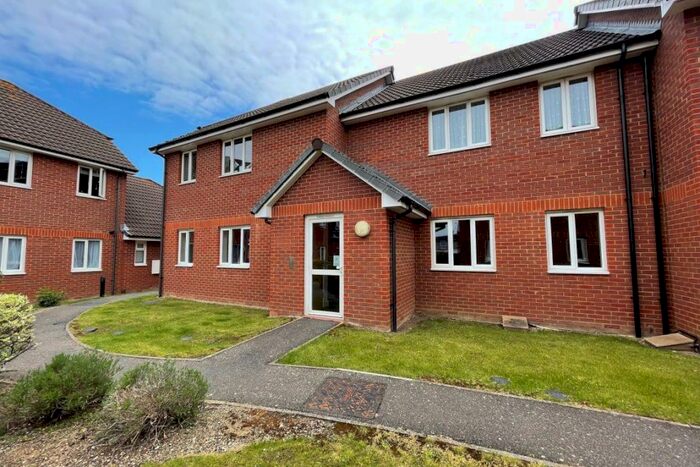 1 Bedroom Flat To Rent In Chiltern Close, Chelmsford, CM1