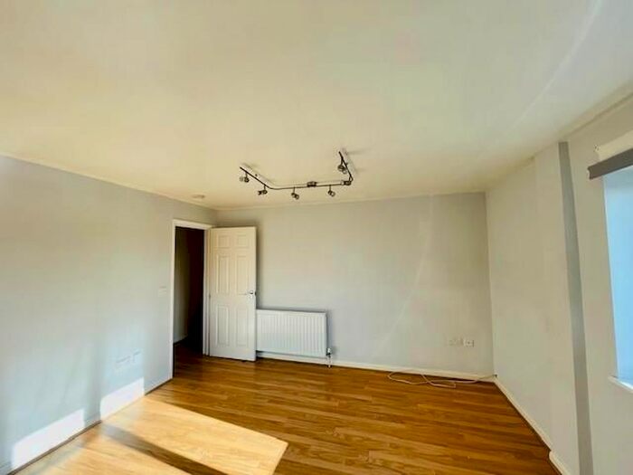 2 Bedroom Flat To Rent In High Street, Barnet, EN5
